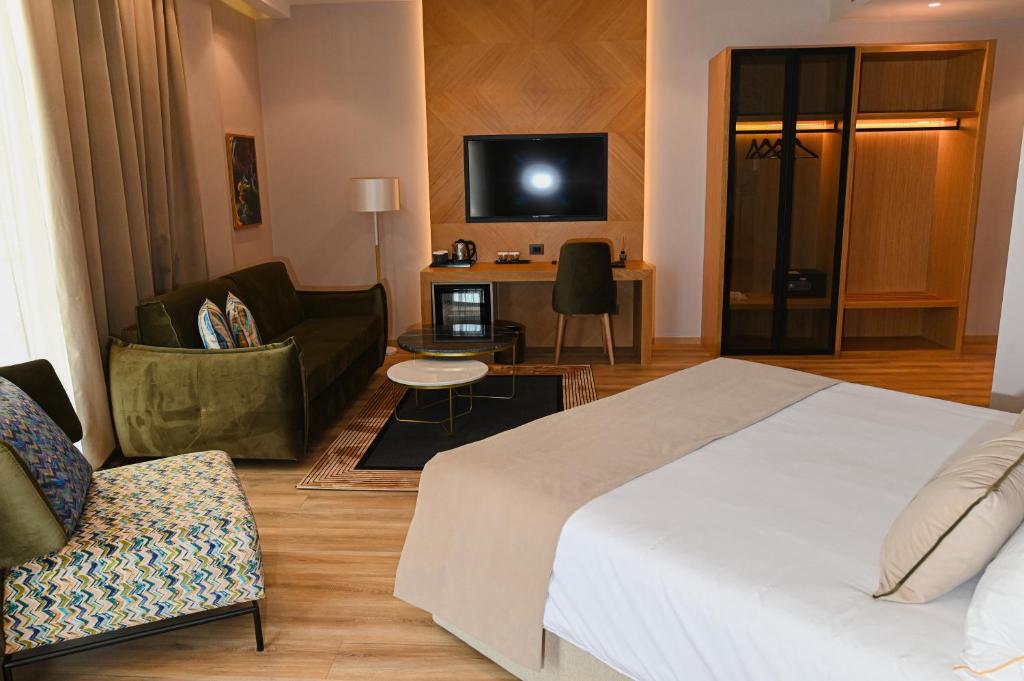 white hill room